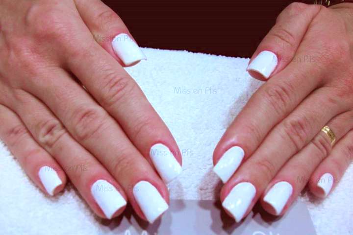 ​COMO TIRAR BANHO DE ACRÍLICO NAS UNHAS?