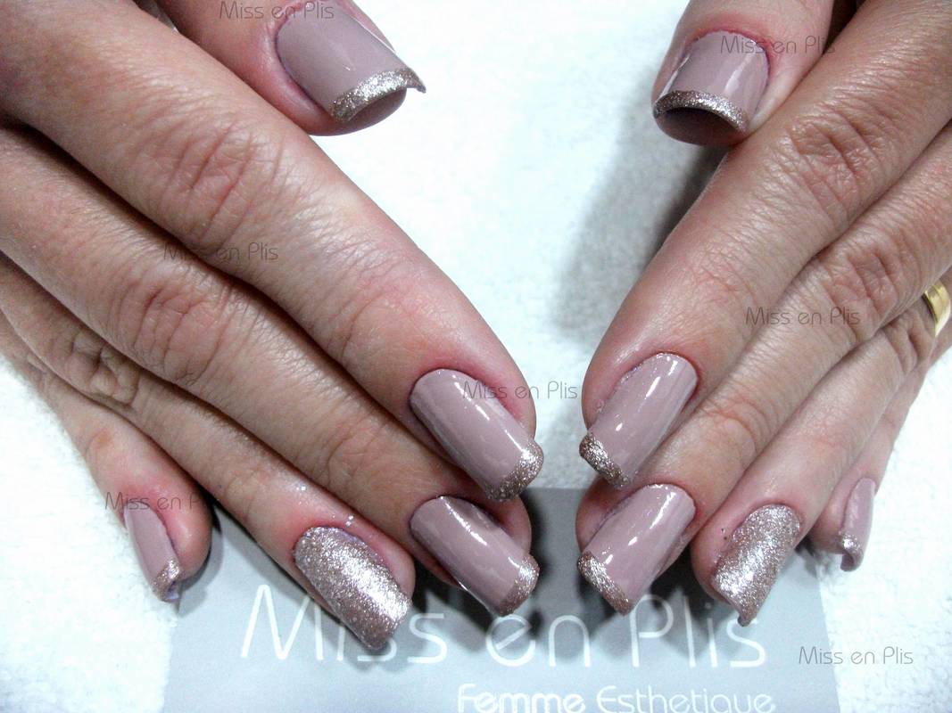 MANICURE PARA MANUTENÇÃO DE UNHAS DE ACRÍLICO NO SACOMÃ