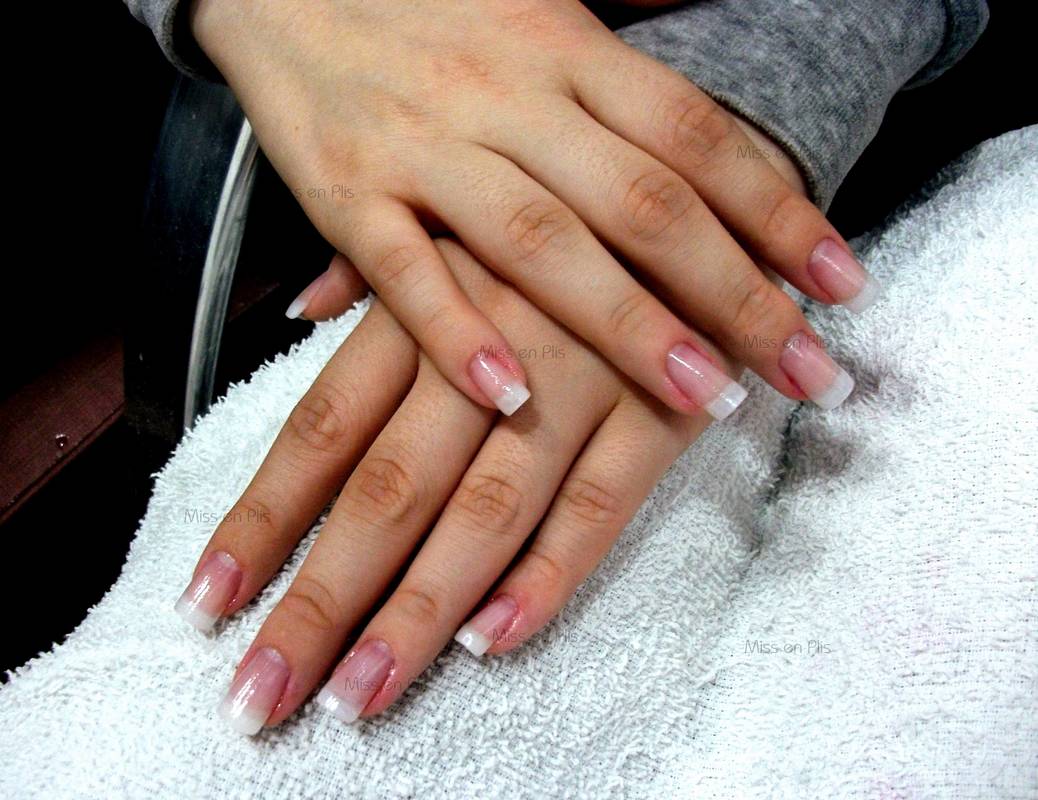 unhas de acrigel com francesinha permanente ou encapsulada onde fazer