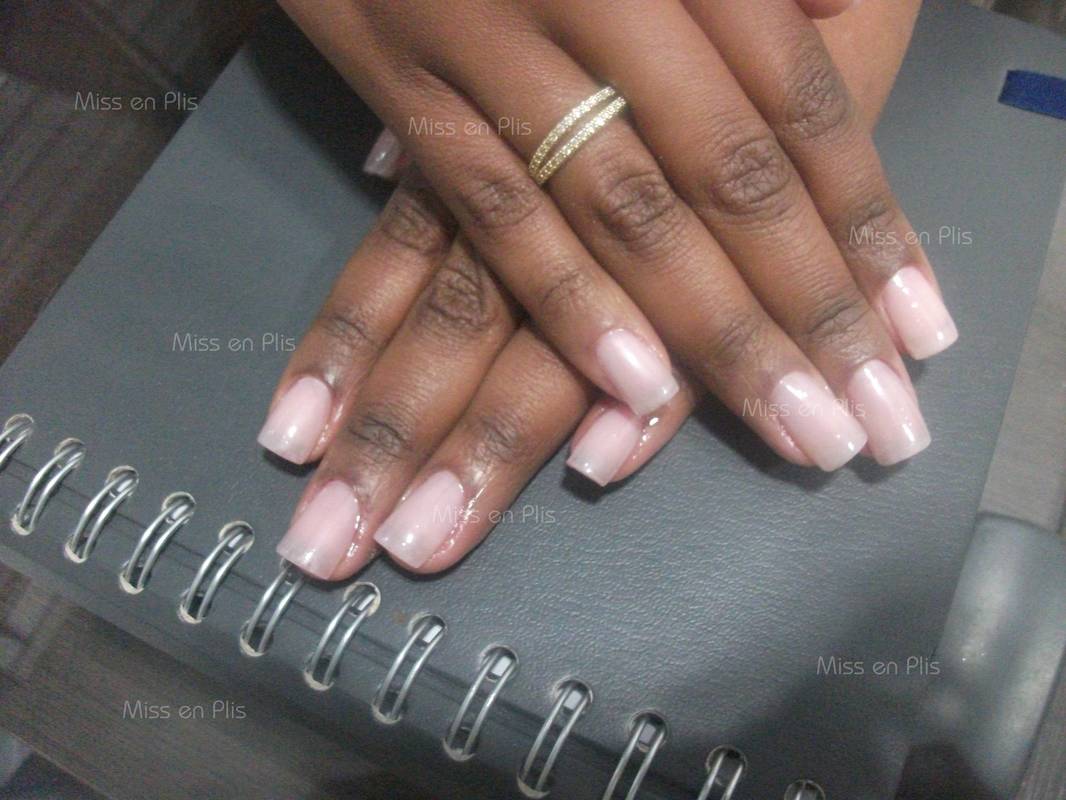 Manicure para manutenção de unhas de porcelana na Zona Leste Sp