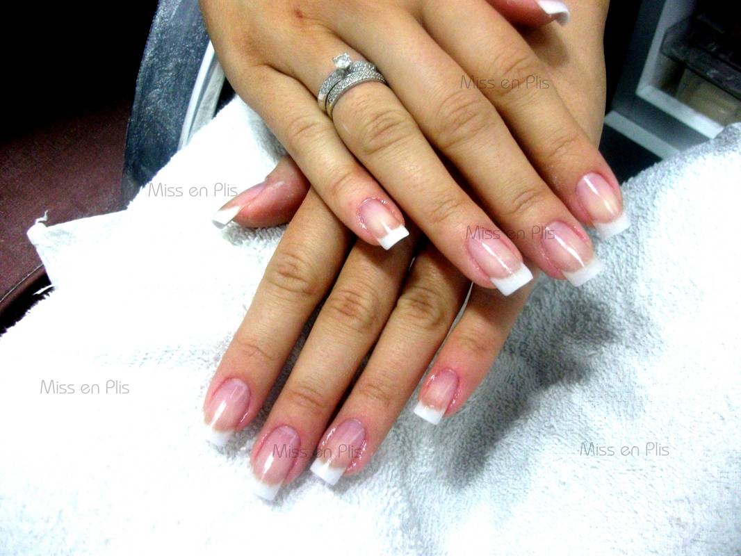 Manicure para manutenção de unhas de porcelana na Zona Leste Sp