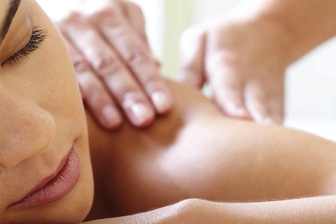 MODELADORA NA VILA CALIFÓRNIA