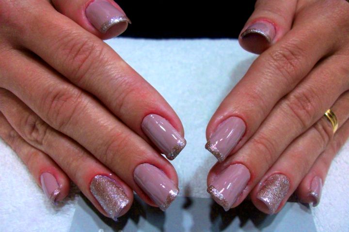 UNHAS DE FIBRA DE VIDRO DECORADAS COM GLITTER