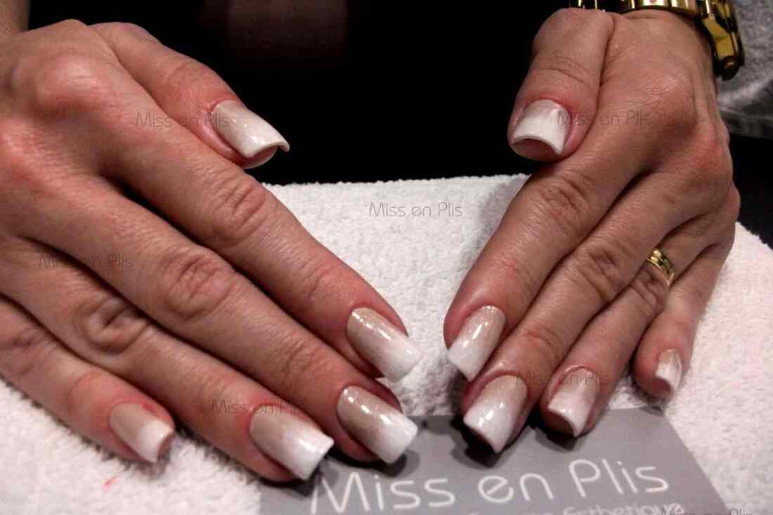 UNHAS DE FIBRA ENCAPSULADAS