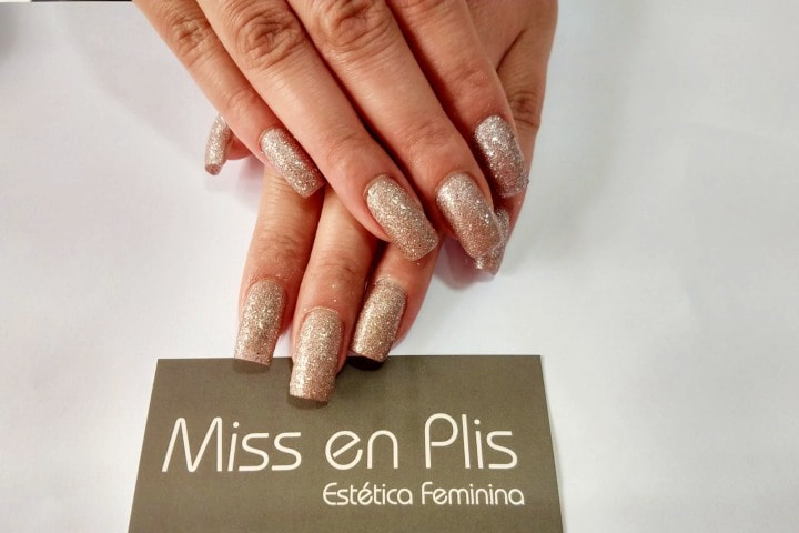 UNHAS DE GEL PERTO DE MIM